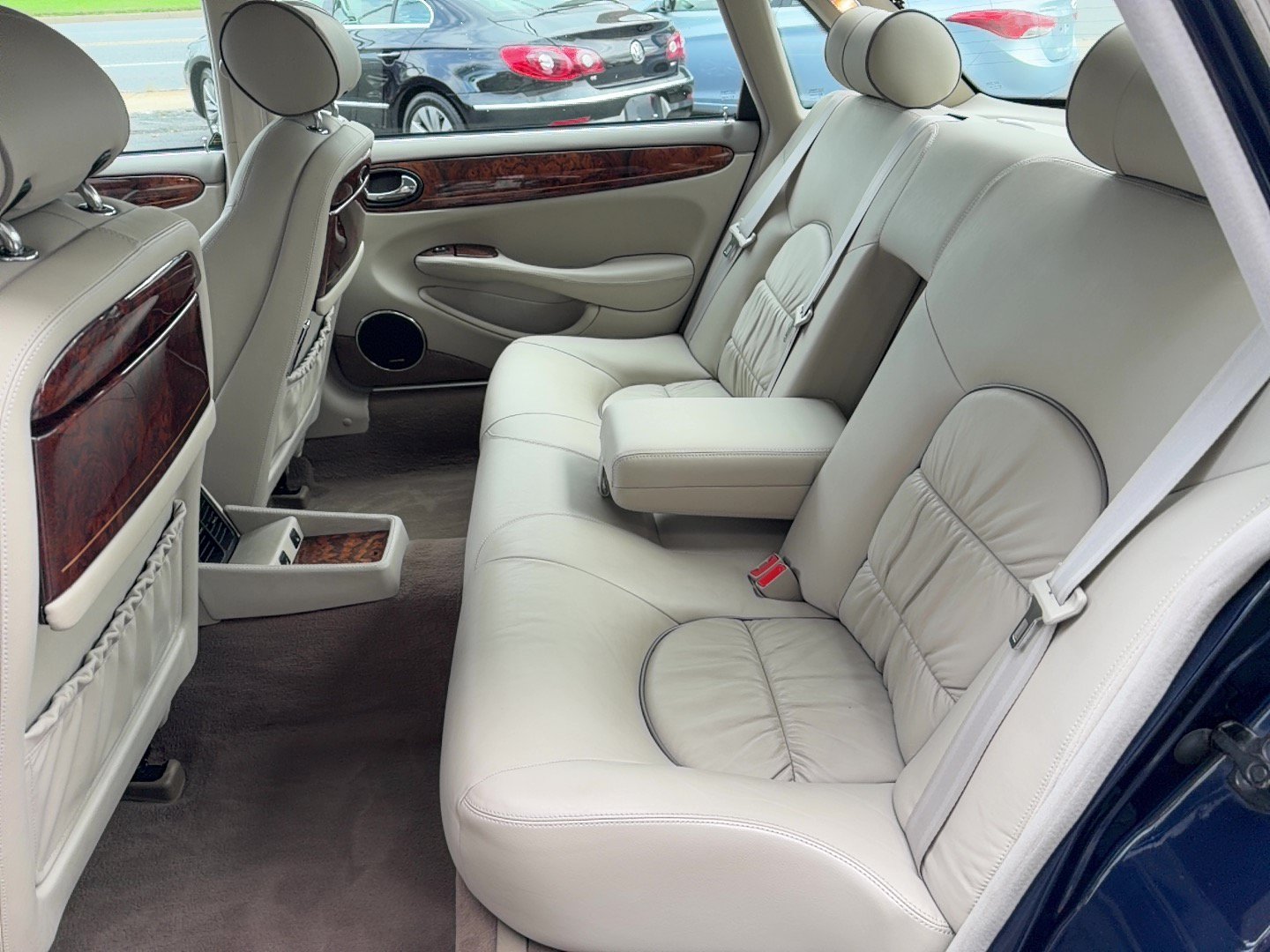 Used 2000 Jaguar XJ RWD image 21