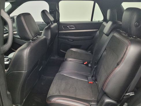 Used 2018 Ford Explorer XLT w/ Equipment Group 202A AWD/4WD image 18