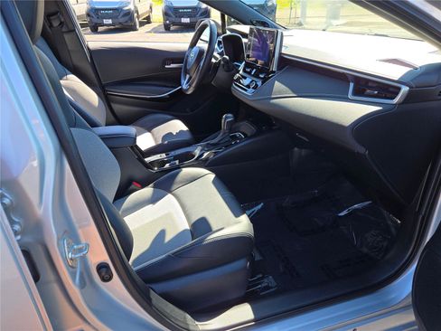 Used 2024 Toyota Corolla XSE FWD image 2