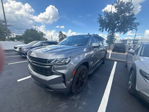 Used 2021 Chevrolet Suburban RST RWD image 15