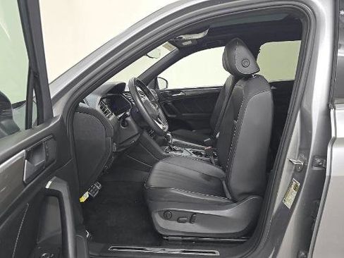 Used 2023 Volkswagen Tiguan SE R-Line image 16