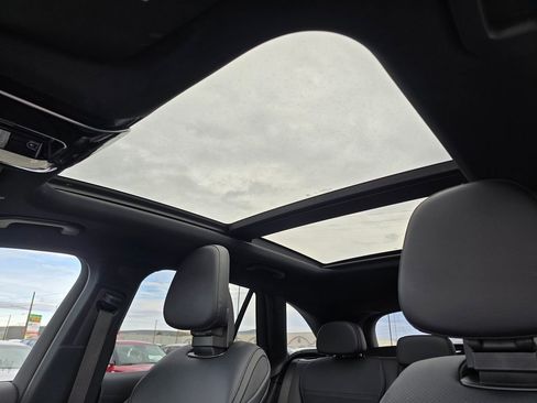 Used 2025 Mercedes-Benz GLC 300 4MATIC image 25