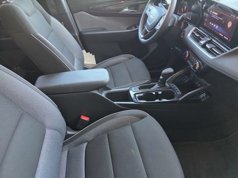 Used 2025 Chevrolet TrailBlazer LT FWD image 18