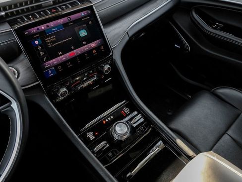 Used 2022 Jeep Grand Cherokee Overland w/ Luxury Tech Group IV image 35