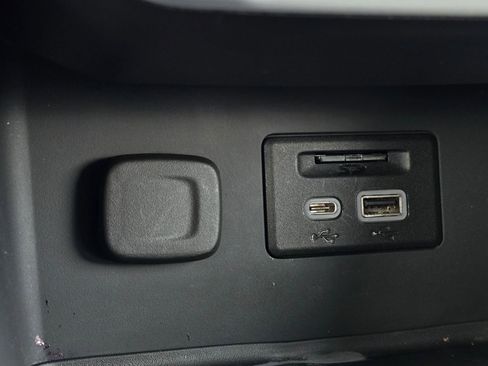 Used 2023 GMC Acadia SLT image 24