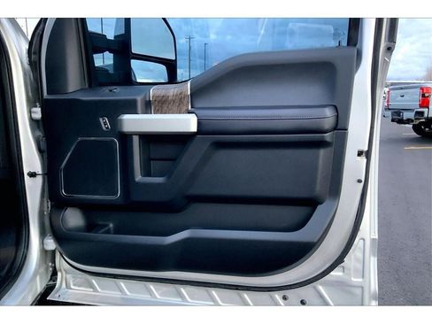 Used 2017 Ford F350 Lariat w/ Lariat Ultimate Package image 26
