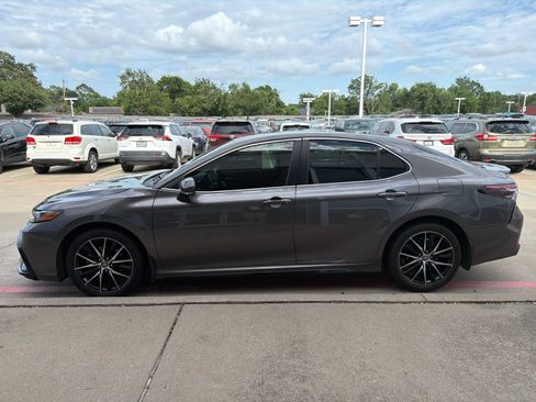 Used 2024 Toyota Camry SE FWD image 6