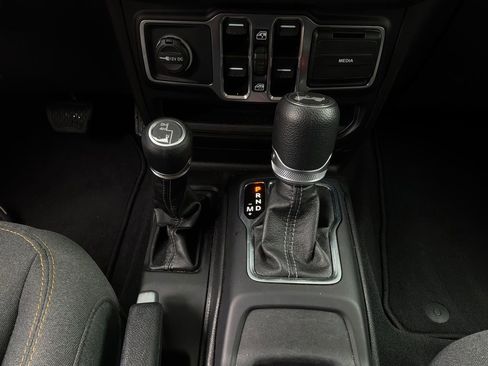 Used 2025 Jeep Wrangler Unlimited Sport AWD/4WD image 19
