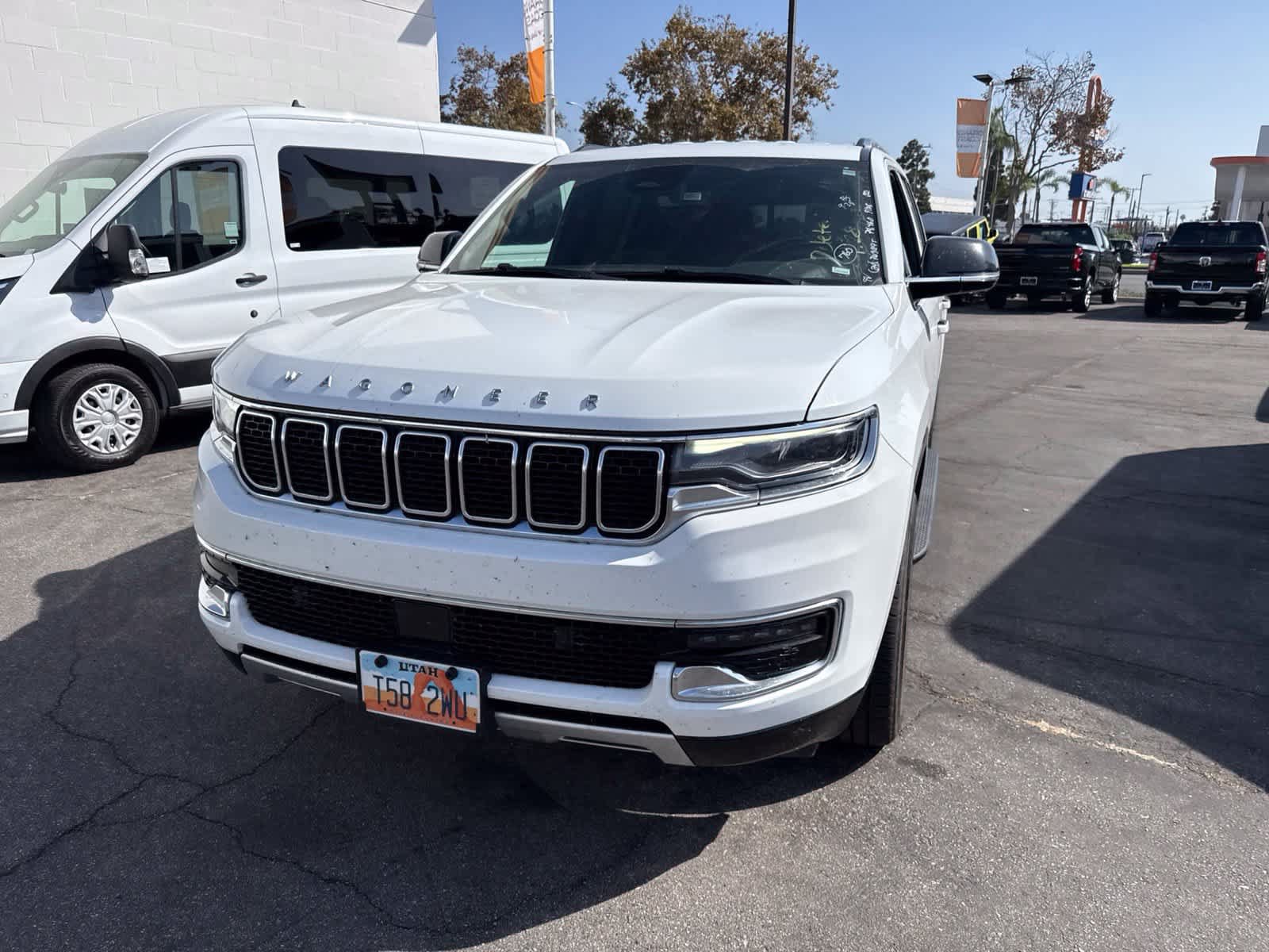 Used 2024 Jeep Wagoneer L Series II w/ Flexible Seating Group AWD/4WD image 2