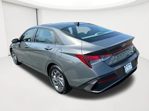 Certified 2024 Hyundai Elantra SEL FWD image 7