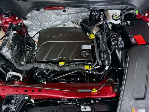 Used 2025 Chevrolet Trax LS image 32