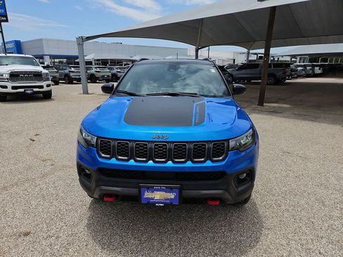 Used 2025 Jeep Compass Trailhawk AWD/4WD image 3