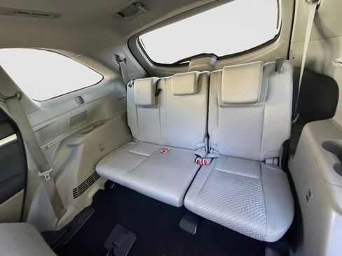 Used 2018 Toyota Highlander LE AWD/4WD image 16
