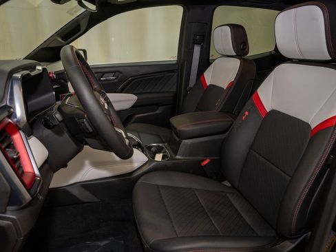 Used 2024 GMC Canyon AT4X image 11