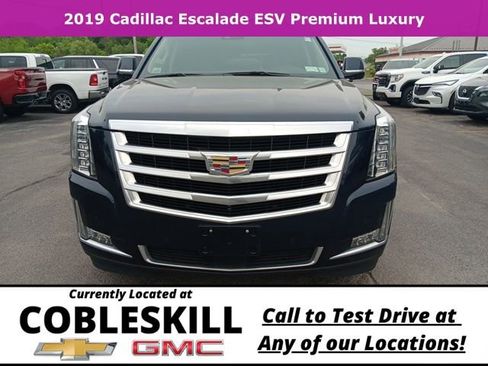 Used 2019 Cadillac Escalade ESV Premium Luxury AWD/4WD image 10