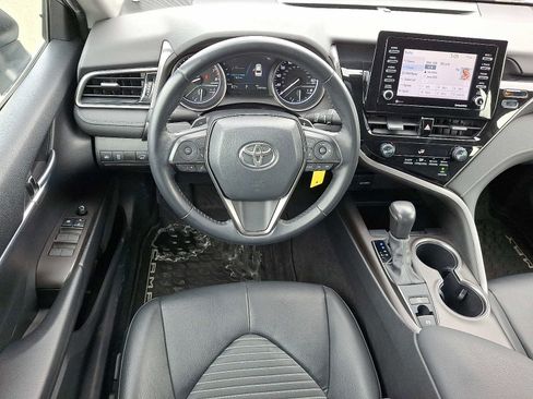 Used 2021 Toyota Camry SE image 11