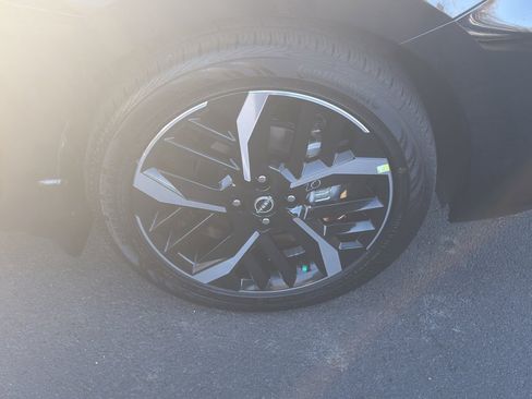 New 2025 Nissan Versa SR w/ Trunk Package image 9