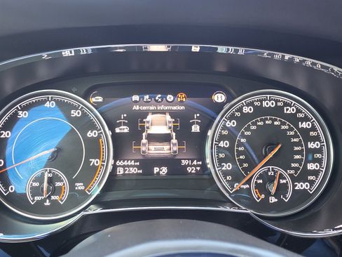 Used 2017 Bentley Bentayga AWD/4WD image 47