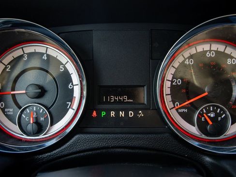 Used 2019 Dodge Grand Caravan SE w/ UConnect Hands-Free Group image 16