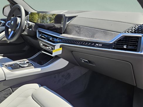 New 2026 BMW X5 sDrive40i w/ M Sport Package image 16