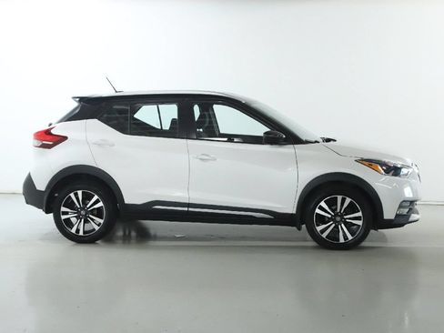 Used 2019 Nissan Kicks SR FWD image 11