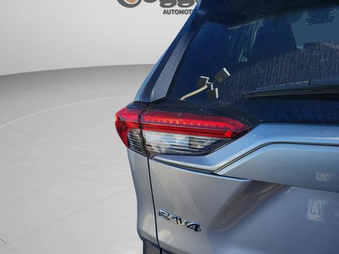 Used 2025 Toyota RAV4 XLE image 16