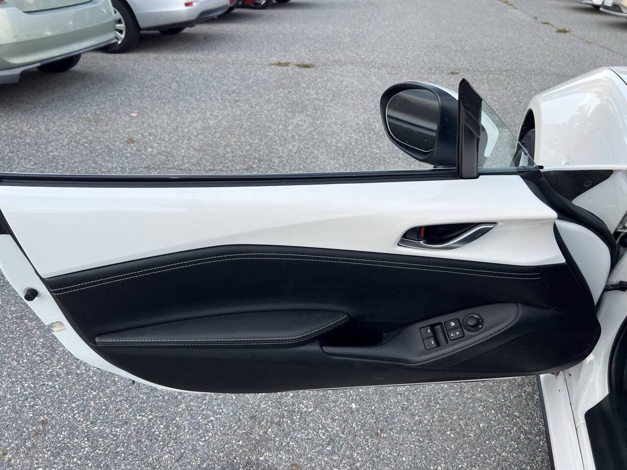 Used 2020 MAZDA MX-5 Miata RF Grand Touring RWD image 14