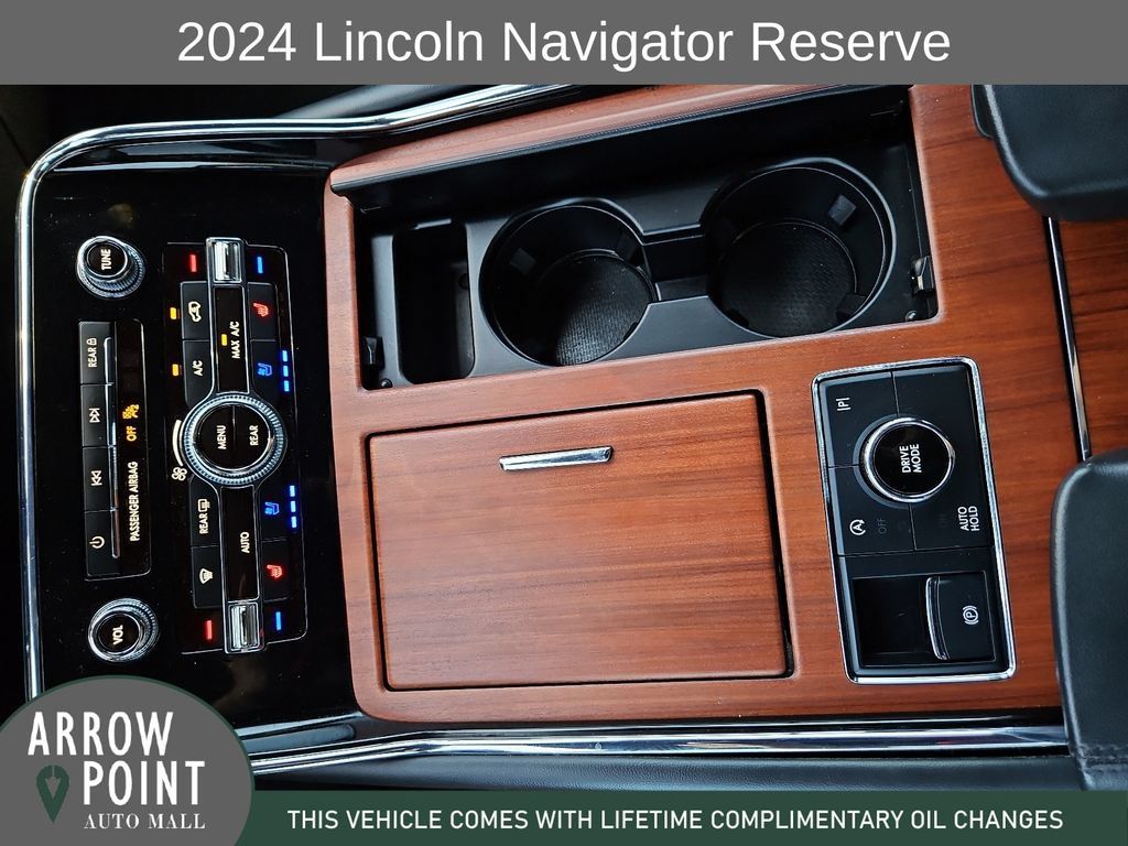 Used 2024 Lincoln Navigator Reserve AWD/4WD image 28