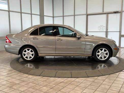 Used 2004 Mercedes-Benz C 240 Sedan image 8
