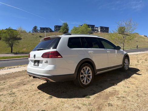 Used 2017 Volkswagen Golf Alltrack SE image 7
