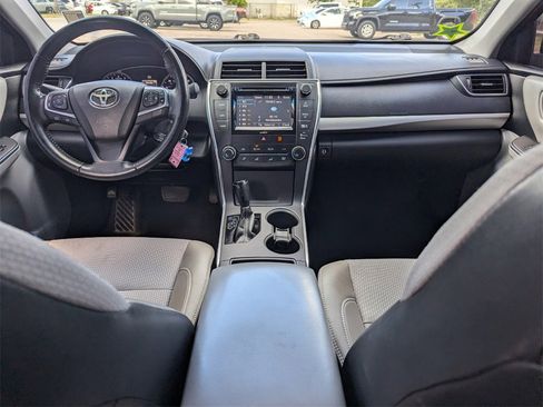 Used 2016 Toyota Camry SE image 5