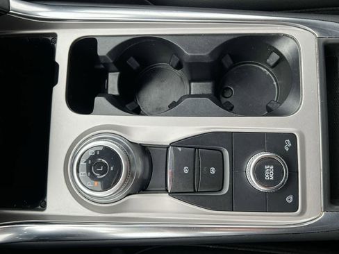 Used 2022 Ford Explorer XLT w/ Equipment Group 202A AWD/4WD image 31