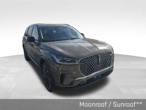 Used 2025 Lincoln Aviator Reserve w/ Equipment Group 201A image 3