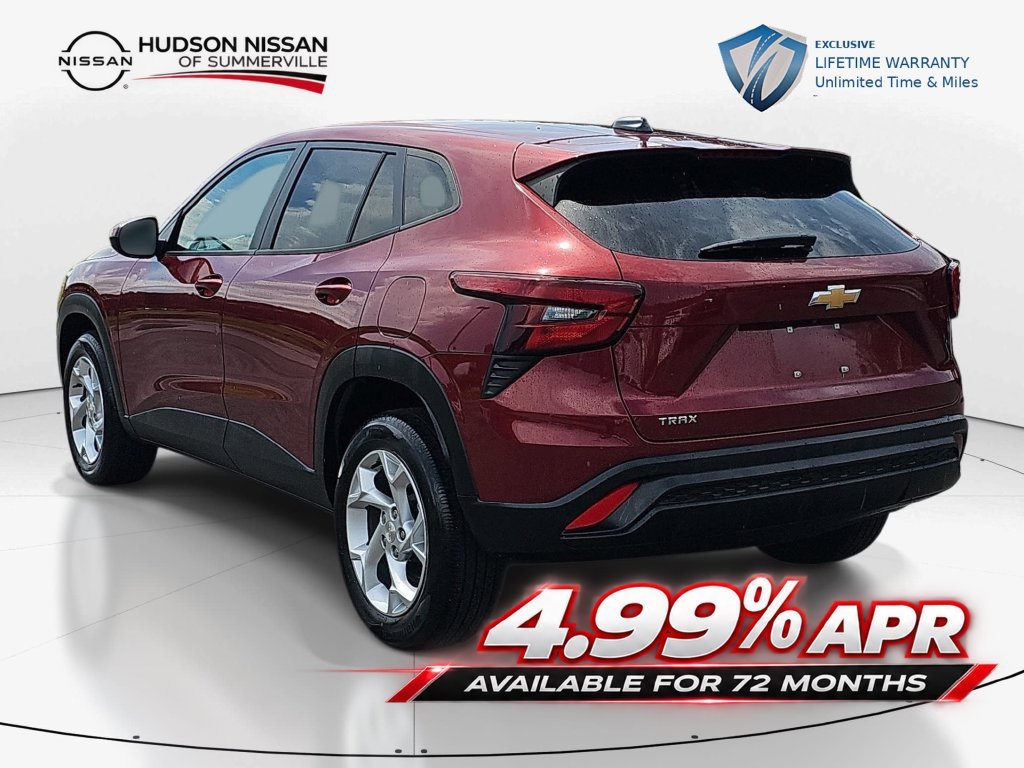 Used 2024 Chevrolet Trax LS w/ LS Convenience Package FWD image 9
