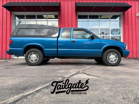 Used 2001 GMC Sonoma SLS w/ Super Spec Pkg 1 AWD/4WD image 1