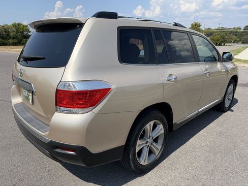 Used 2012 Toyota Highlander Limited w/ Tow Pkg FWD image 5
