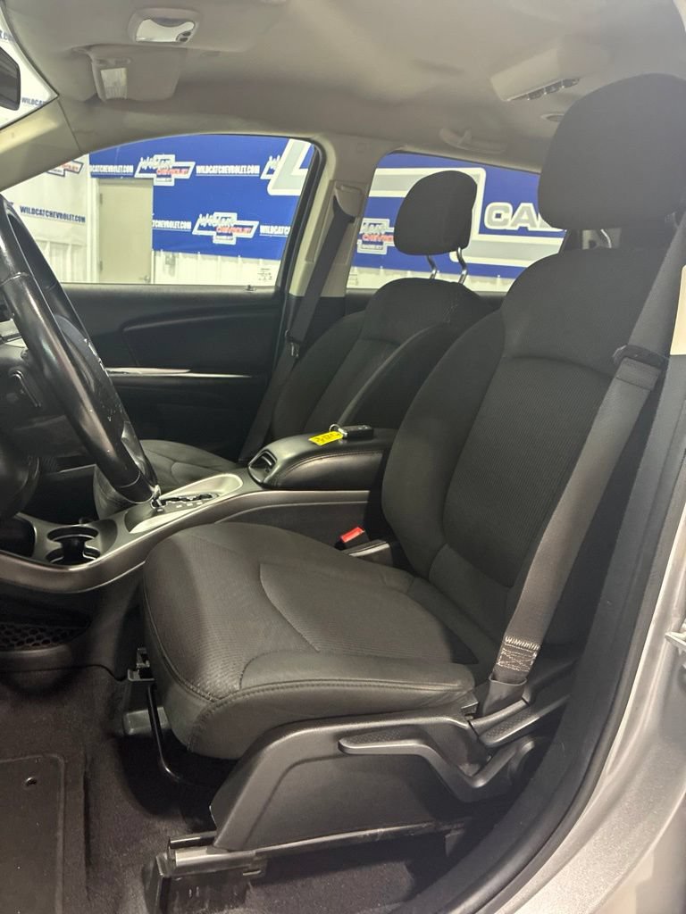 Used 2019 Dodge Journey SE w/ Connectivity Group FWD image 9