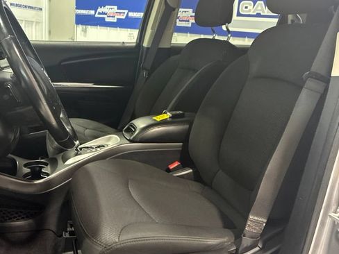 Used 2019 Dodge Journey SE w/ Connectivity Group FWD image 9