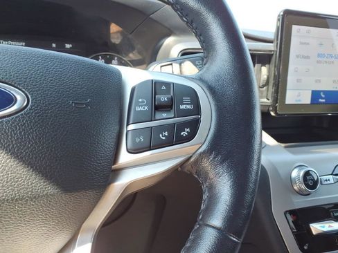 Used 2023 Ford Explorer XLT w/ Equipment Group 202A AWD/4WD image 19