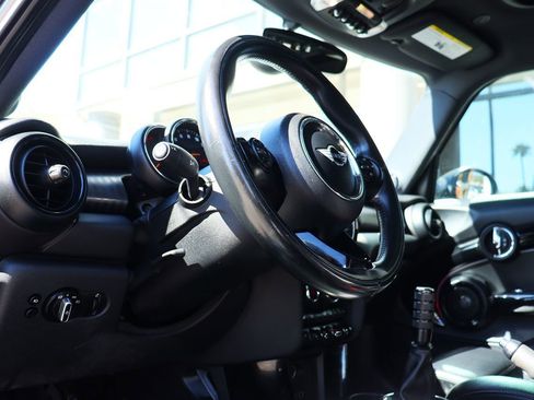 Used 2017 MINI Cooper S image 39