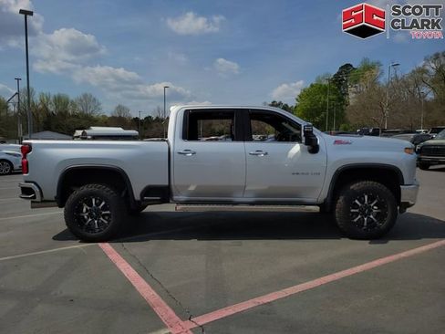 Used 2020 Chevrolet Silverado 2500 LTZ w/ LTZ Premium Package image 11