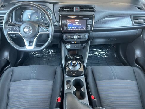Used 2018 Nissan Leaf SV w/ SV Technology Package FWD image 3