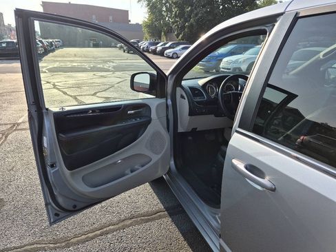 Used 2018 Dodge Grand Caravan SXT FWD image 13