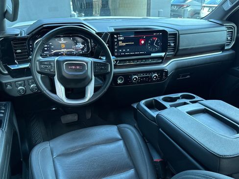 Used 2024 GMC Sierra 1500 SLT image 2