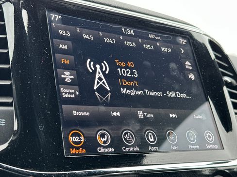 Used 2020 Jeep Grand Cherokee Laredo w/ 18" Wheel & 8.4" Radio Group image 18