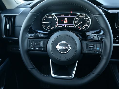 New 2025 Nissan Pathfinder SL image 23