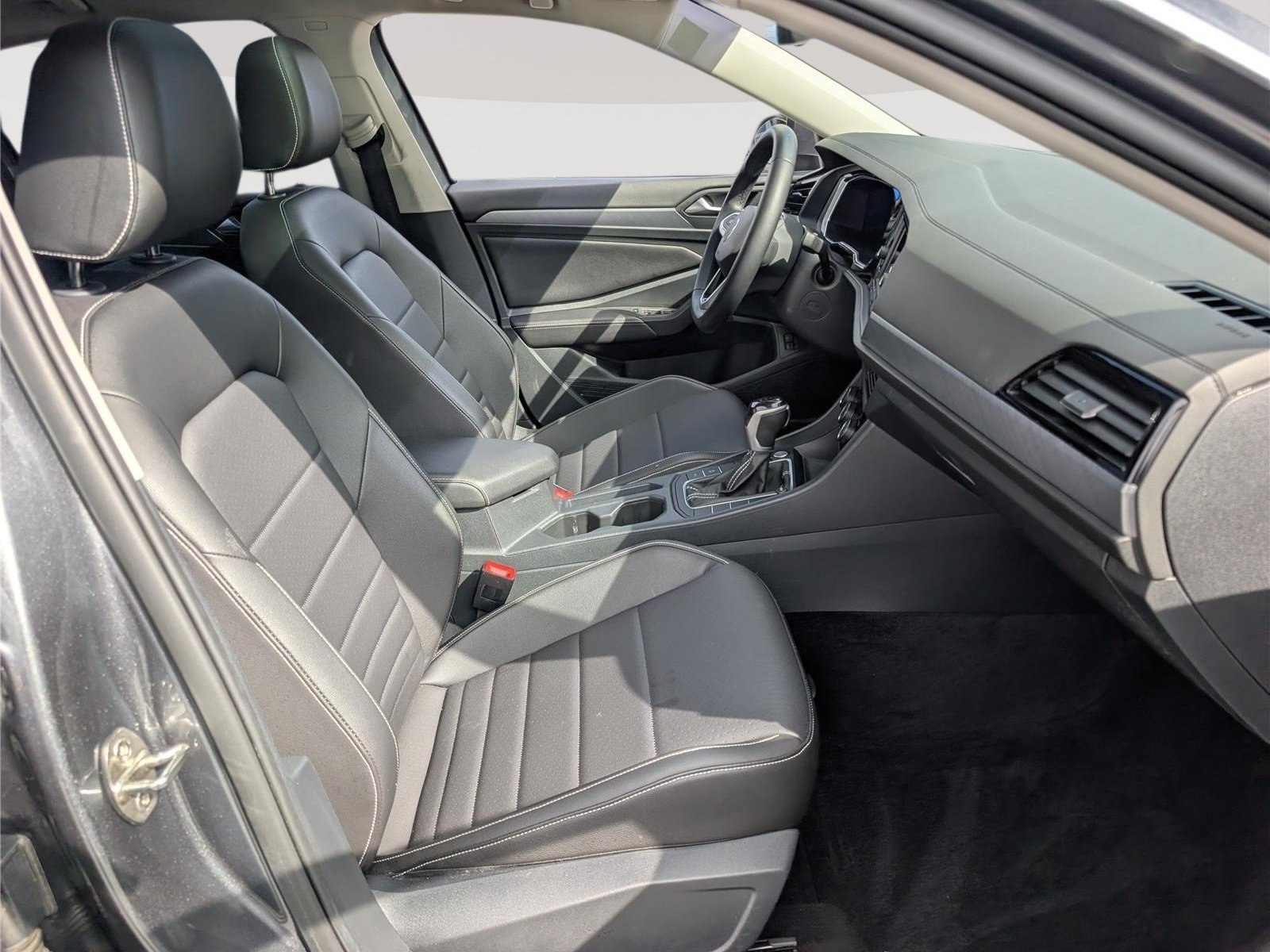 Used 2023 Volkswagen Jetta SE w/ Panoramic Sunroof Package FWD image 12