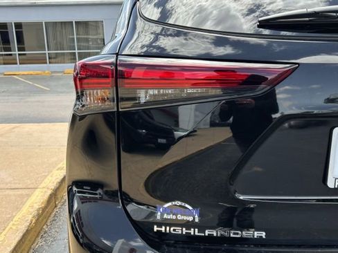 Used 2025 Toyota Highlander XLE AWD/4WD image 9