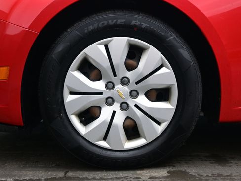 Used 2014 Chevrolet Cruze LS image 9