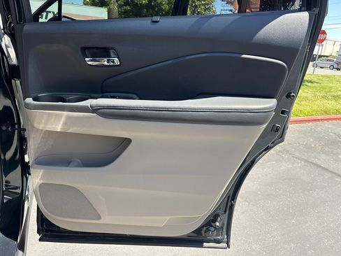 Used 2016 Honda Pilot Touring image 36